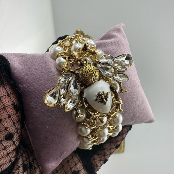 Vintage Luxury Honeybee Gold White Pearl Linked Bracelet - Picture 8 of 14